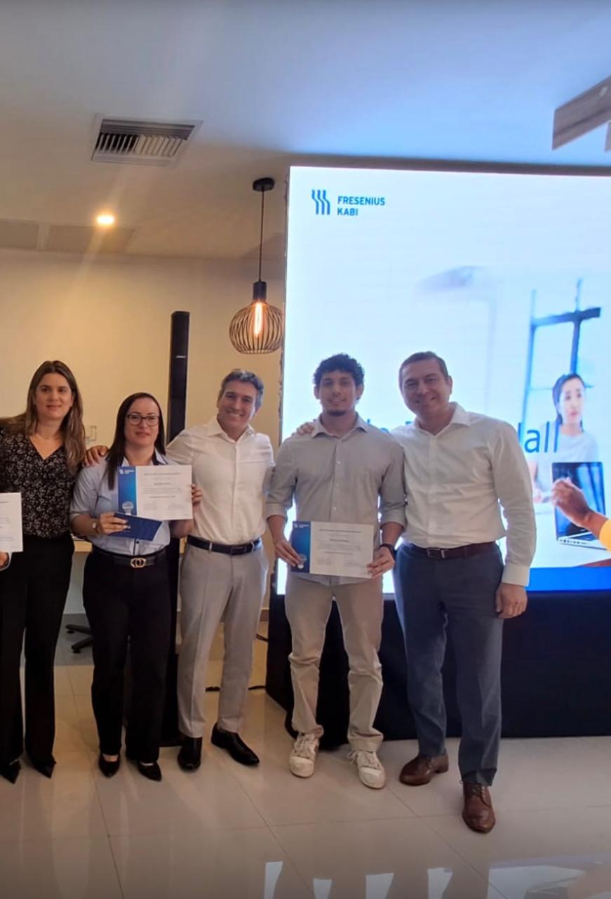 Adrian Parraga en un reconocimiento en Fresenius Kabi